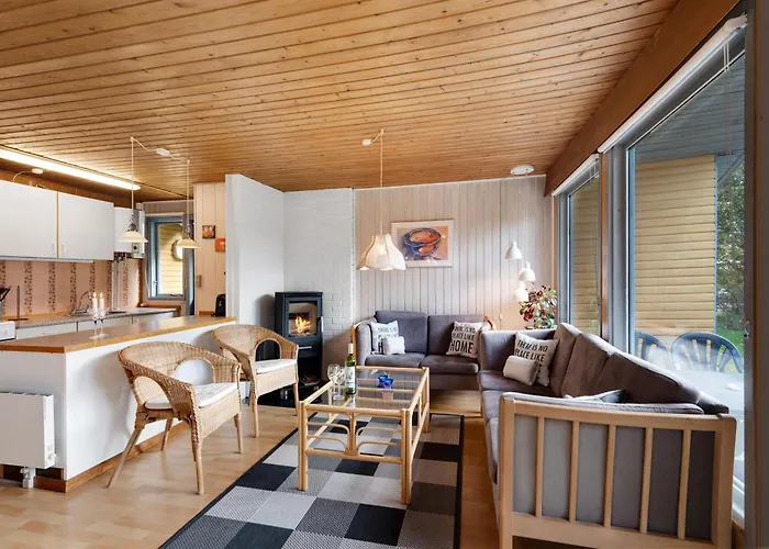 Charming Close To And Beautiful Beaches Дом отдыха