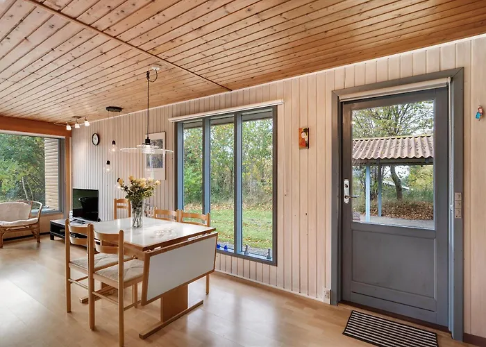 Дом отдыха Charming Close To And Beautiful Beaches